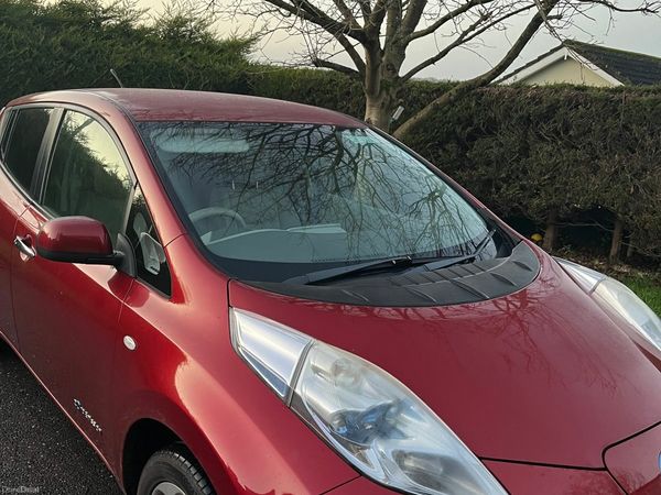 Nissan Leaf Hatchback, Electric, 2011, Red