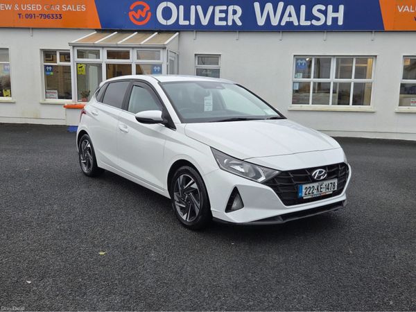 Hyundai i20 Hatchback, Petrol, 2022, White