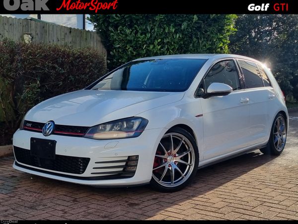 Volkswagen Golf Hatchback, Petrol, 2014, White