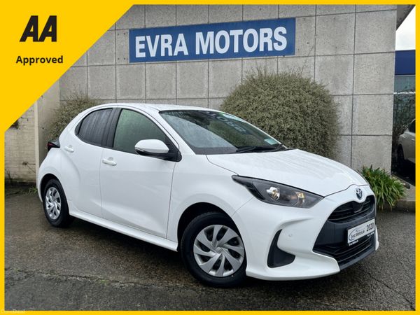 Toyota Yaris Hatchback, Petrol Hybrid, 2020, White