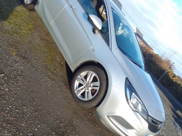 Vauxhall Astra Hatchback, Diesel, 2017, Silver