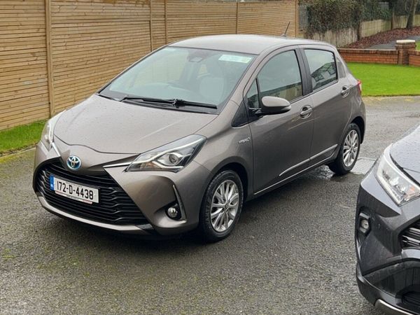Toyota Yaris Hatchback, Petrol Hybrid, 2017, Grey