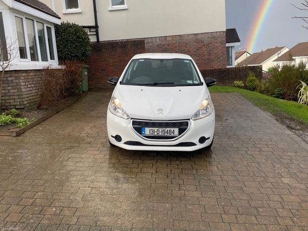 Peugeot 208 Hatchback, Petrol, 2013, White
