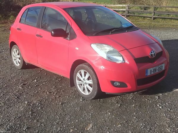 Toyota Yaris Hatchback, Petrol, 2011, Red