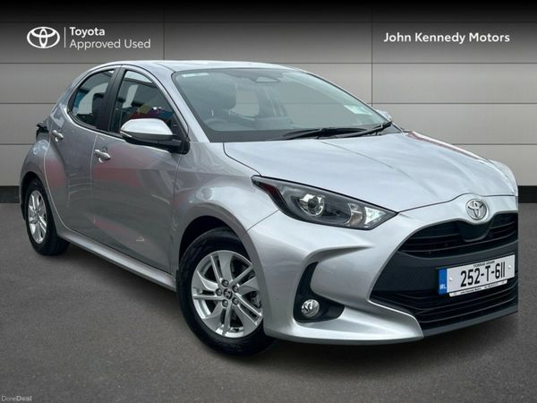 Toyota Yaris Hatchback, Petrol Hybrid, 2025, Silver