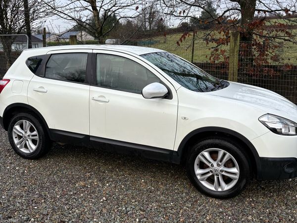 Nissan Qashqai Hatchback, Diesel, 2012, White