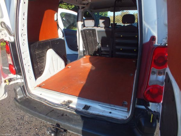 Peugeot Partner MPV, Diesel, 2012, White