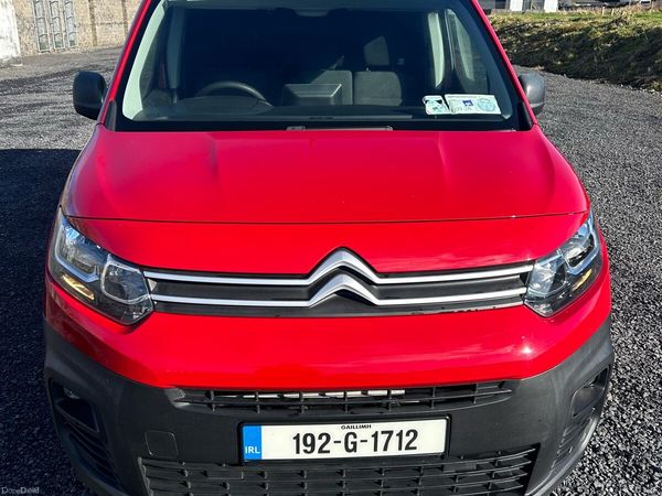 Citroen Berlingo MPV, Diesel, 2019, Red