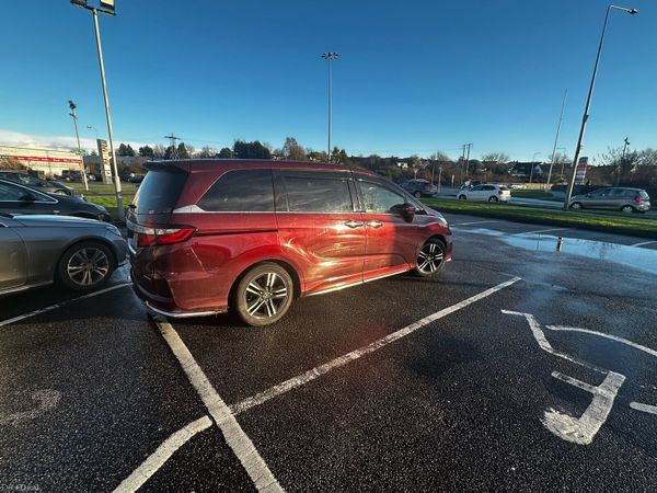 Honda Odyssey Estate, Petrol Hybrid, 2016, Red