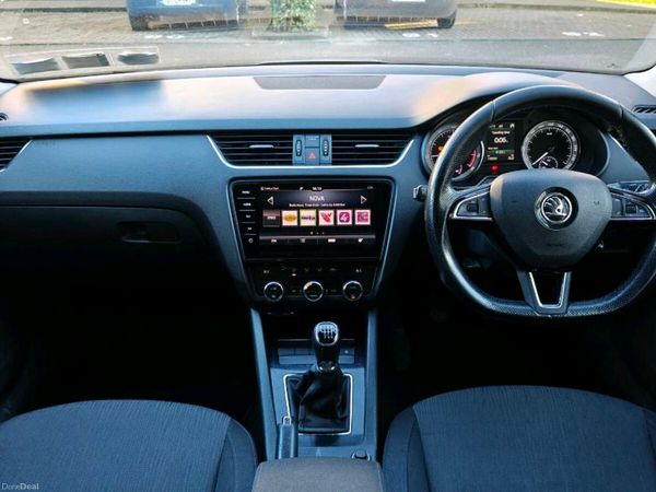 Skoda Octavia Saloon, Petrol, 2017, Grey