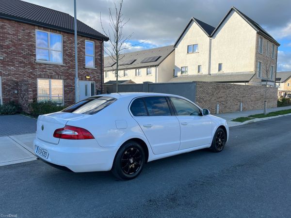 Skoda Superb Hatchback, Diesel, 2010, White