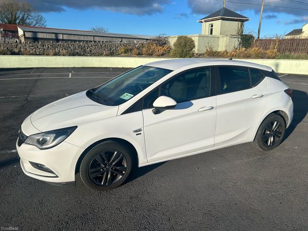 Opel Astra Hatchback, Diesel, 2019, White