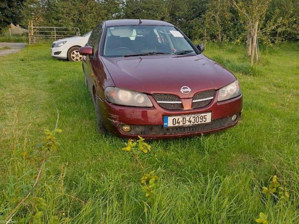 Nissan Almera Hatchback, Petrol, 2004, Red