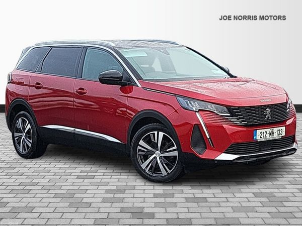 Peugeot 5008 MPV, Diesel, 2021, Red