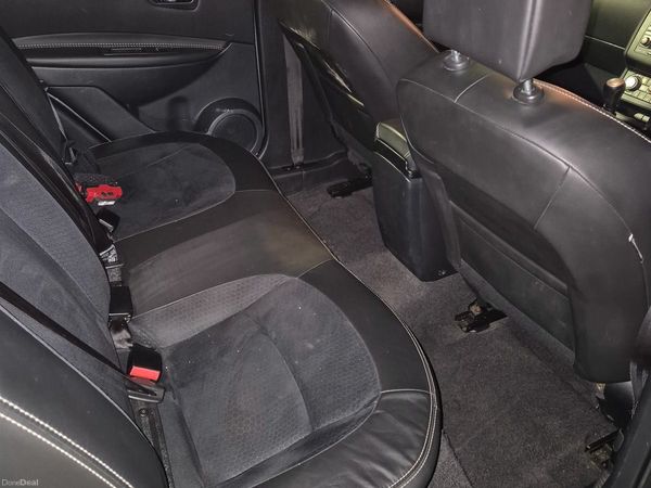 Nissan Qashqai Hatchback, Diesel, 2013, Grey