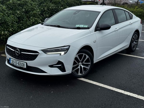 Opel Insignia Hatchback, Diesel, 2021, White