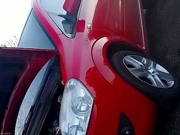 Vauxhall Zafira MPV, Diesel, 2010, Red