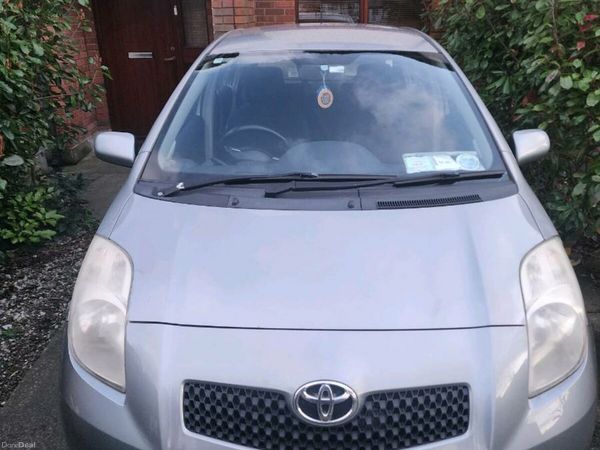 Toyota Yaris Hatchback, Petrol, 2007, Silver