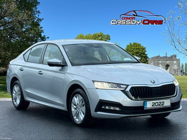 Skoda Octavia Hatchback, Diesel, 2022, Silver