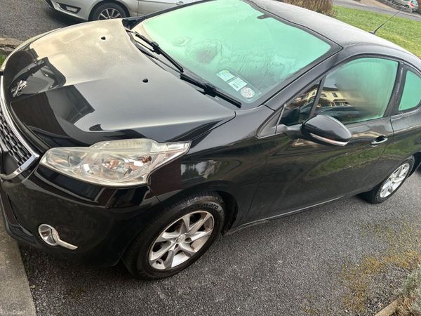 Peugeot 208 Hatchback, Petrol, 2013, Black
