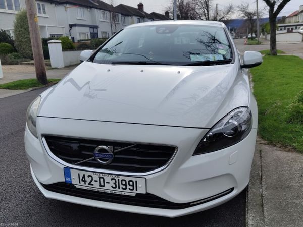 Volvo V40 Hatchback, Petrol, 2014, White