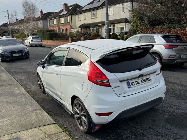 Ford Fiesta Hatchback, Diesel, 2010, White