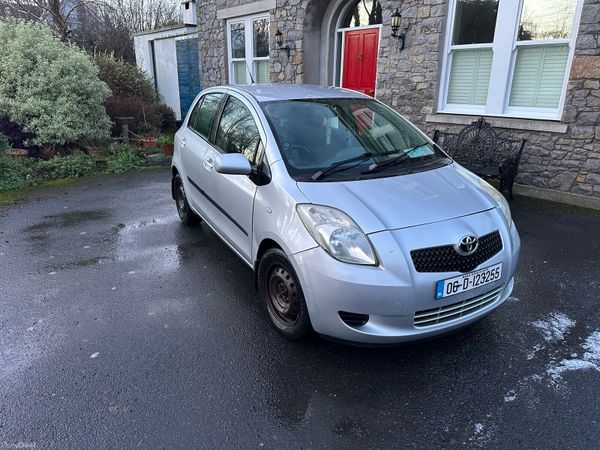 Toyota Yaris Hatchback, Petrol, 2006, Silver