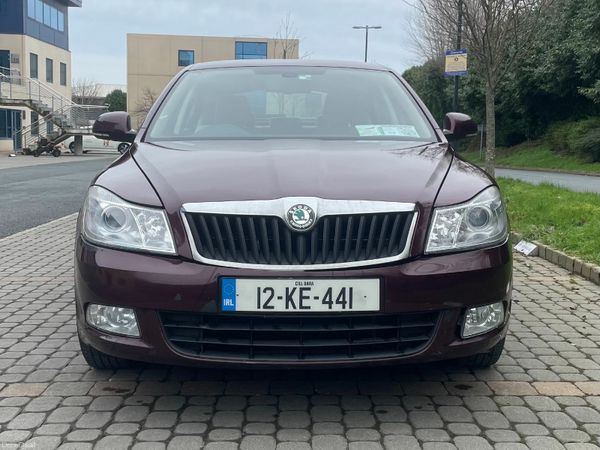 Skoda Octavia Saloon, Diesel, 2012, Red
