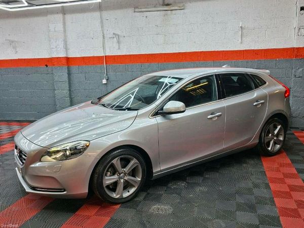 Volvo V40 Hatchback, Petrol, 2014, Silver