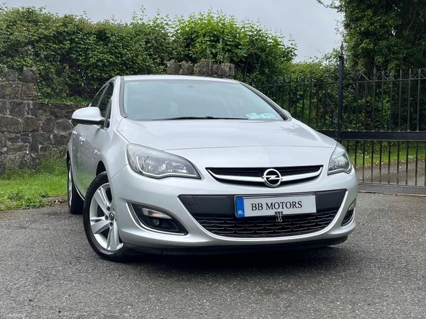 Vauxhall Astra Hatchback, Diesel, 2015, Silver