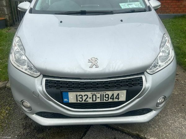 Peugeot 208 Hatchback, Petrol, 2013, Grey