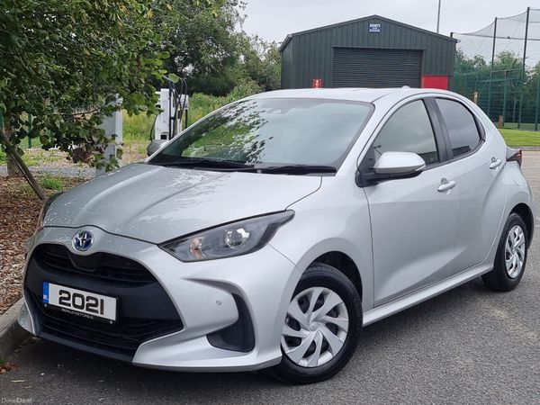 Toyota Yaris Hatchback, Petrol Hybrid, 2021, Silver