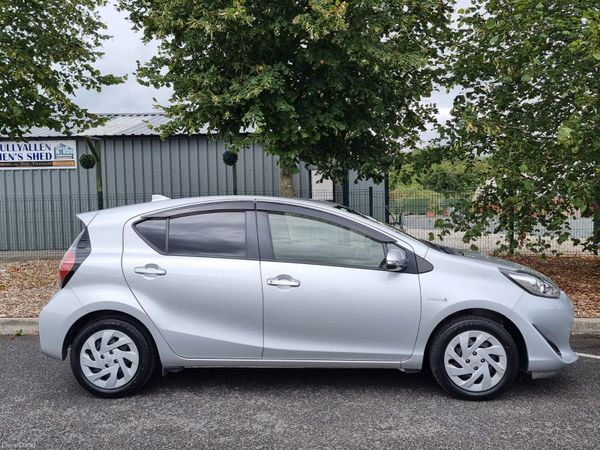 Toyota Aqua Hatchback, Petrol Hybrid, 2019, Black