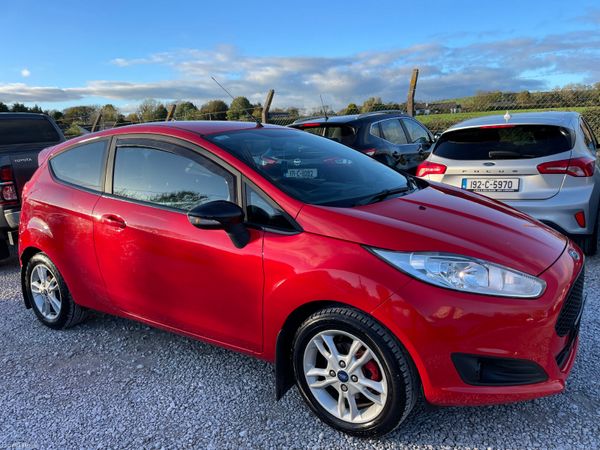 Ford Fiesta Hatchback, Petrol, 2014, Red