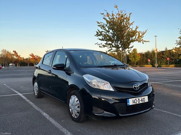 Toyota Yaris Hatchback, Petrol, 2014, Black