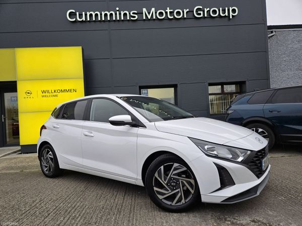 Hyundai i20 Hatchback, Petrol, 2025, White