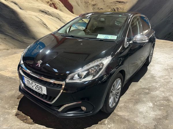 Peugeot 208 Hatchback, Petrol, 2017, Black