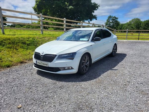 Skoda Superb Hatchback, Diesel, 2017, White