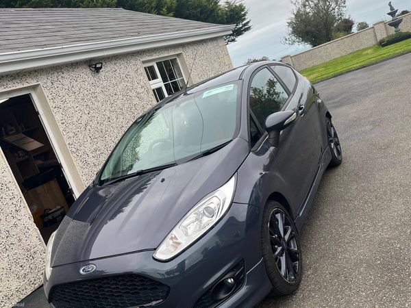 Ford Fiesta Hatchback, Petrol, 2014, Grey