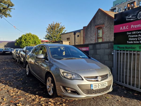 Opel Astra Hatchback, Petrol, 2013, Silver