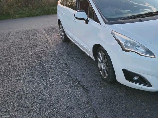 Peugeot 5008 MPV, Diesel, 2016, White