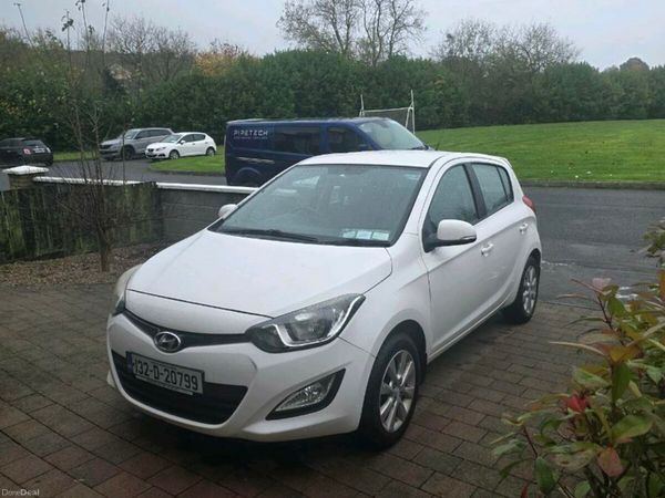 Hyundai i20 Hatchback, Petrol, 2013, White