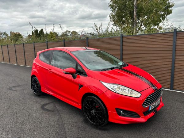 Ford Fiesta Hatchback, Petrol, 2015, Red