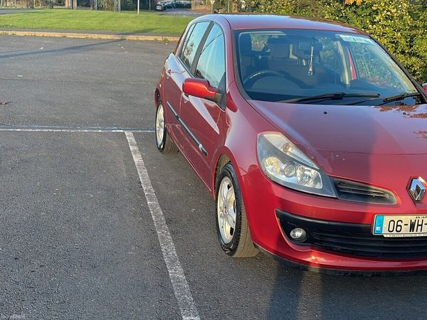 Renault Clio Hatchback, Petrol, 2006, Red