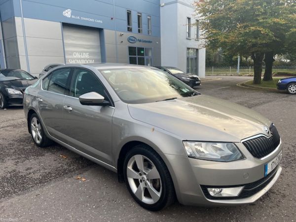 Skoda Octavia Saloon, Petrol, 2017, Yellow