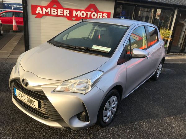Toyota Yaris Hatchback, Petrol Hybrid, 2019, Silver