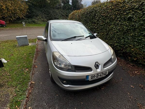 Renault Clio Hatchback, Petrol, 2009, Silver