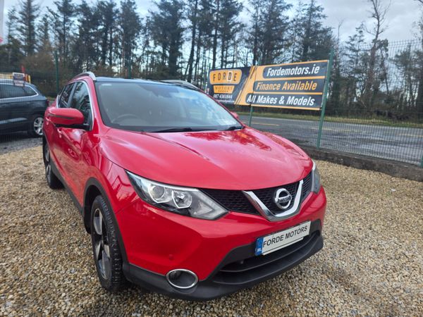 Nissan Qashqai Hatchback, Diesel, 2016, Red