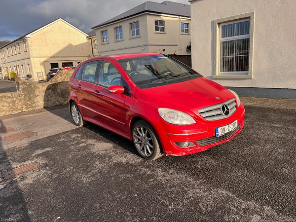 Mercedes-Benz B-Class MPV, Petrol, 2009, Red