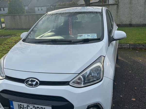 Hyundai i10 Hatchback, Petrol, 2016, White